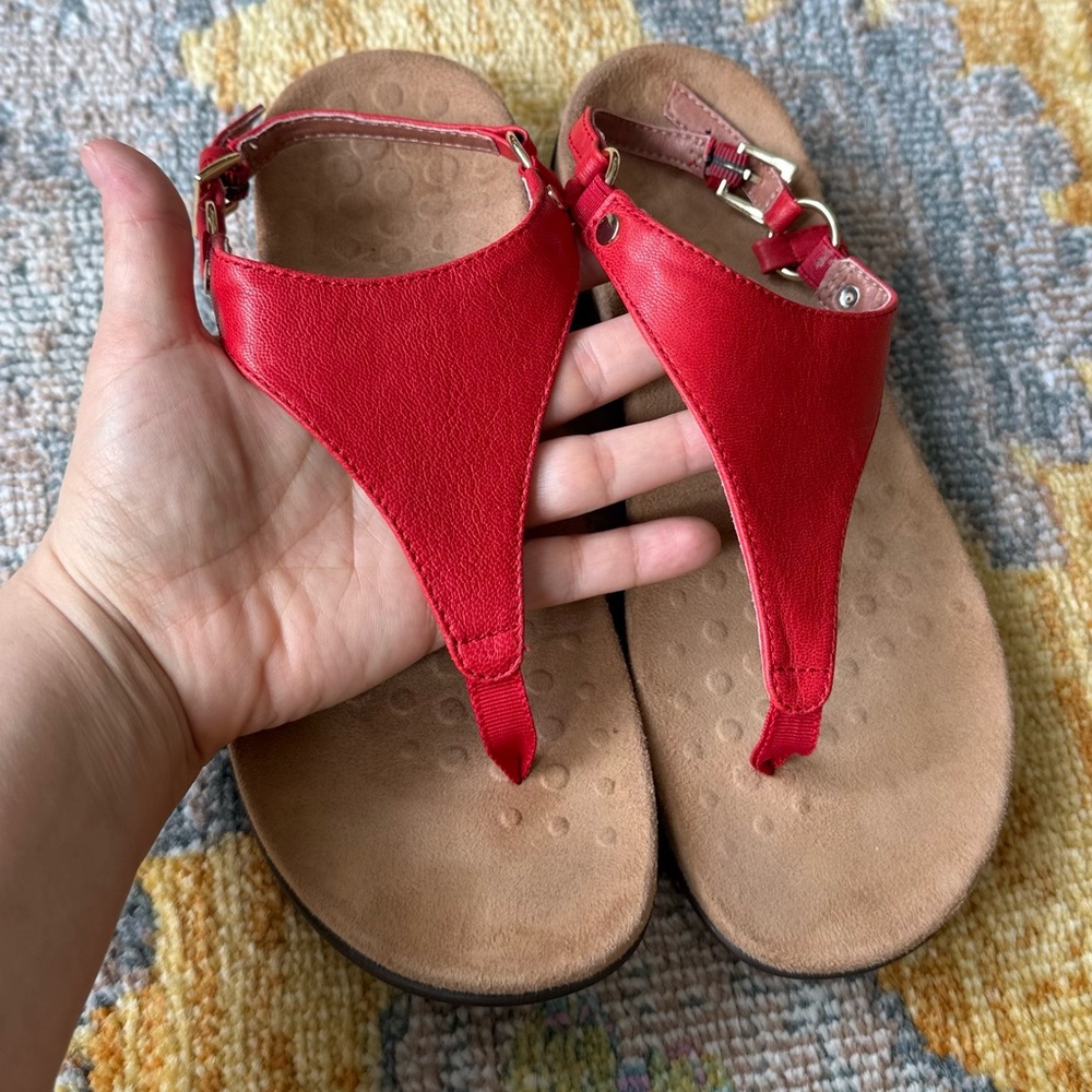 Vionic Red Leather Kirra T Strap Sandals US 7